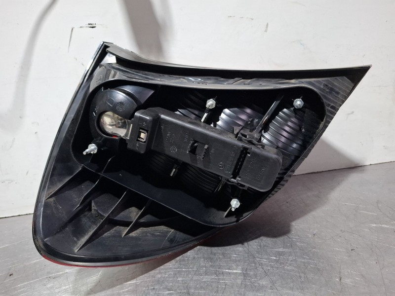 Recambio de piloto trasero derecho para mercedes-benz c180 referencia OEM IAM   