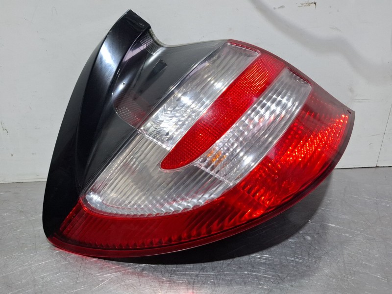 Recambio de piloto trasero izquierdo para mercedes-benz c180 referencia OEM IAM A2038202564KZ  