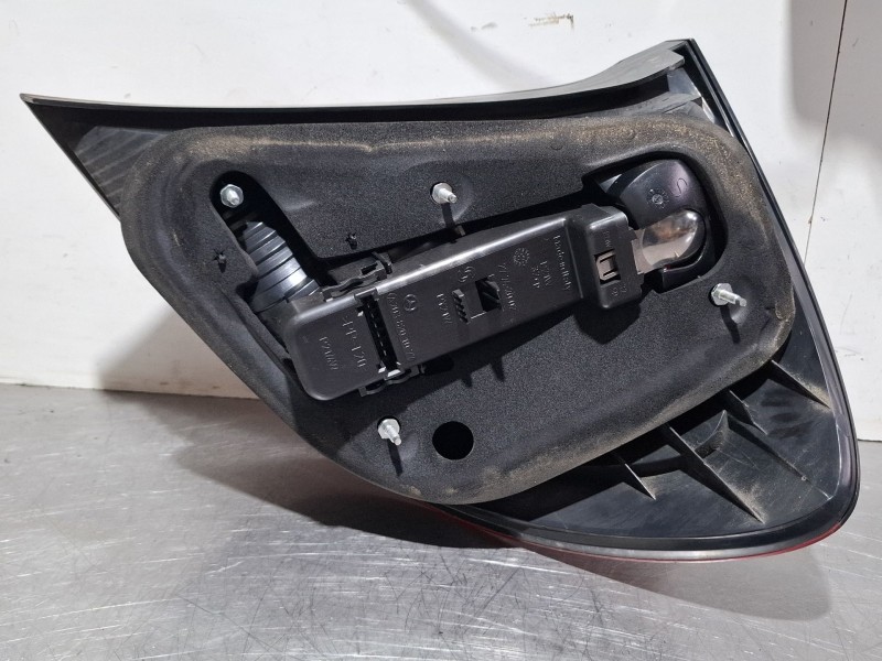 Recambio de piloto trasero izquierdo para mercedes-benz c180 referencia OEM IAM A2038202564KZ  