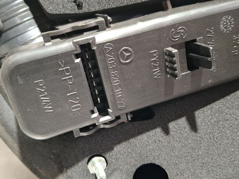 Recambio de piloto trasero izquierdo para mercedes-benz c180 referencia OEM IAM A2038202564KZ  