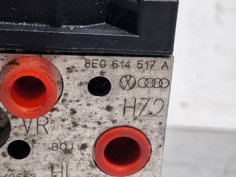 Recambio de modulo abs para audi a4 referencia OEM IAM 0265950012 / 0265225045 / 8E0614517A  