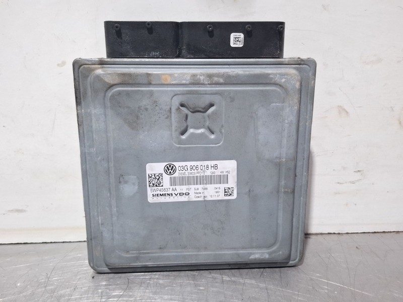 Recambio de centralita motor para skoda octavia referencia OEM IAM 03G906018HB / 5WP45637AA  