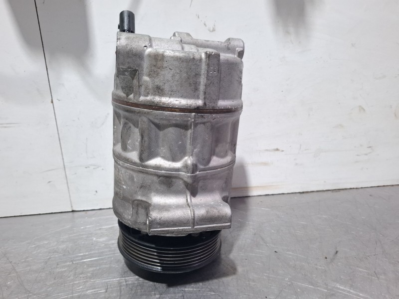 Recambio de compresor aire acondicionado para skoda octavia referencia OEM IAM 811057003  