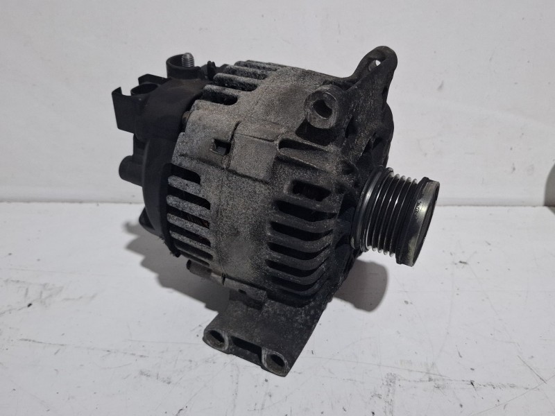 Recambio de alternador para mercedes-benz 180 cdi referencia OEM IAM A6401540502  