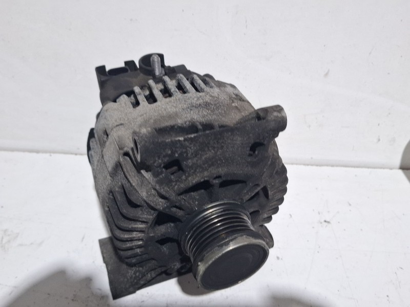 Recambio de alternador para mercedes-benz 180 cdi referencia OEM IAM A6401540502  