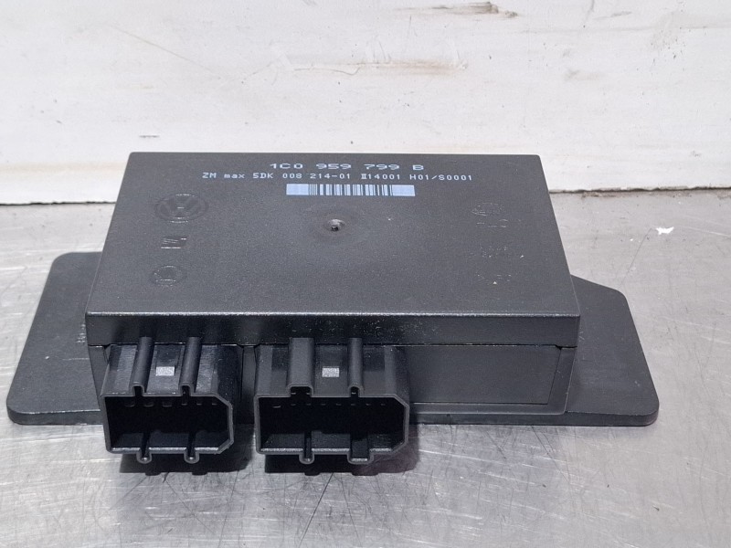 Recambio de centralita cierre para volkswagen passat referencia OEM IAM 1C0959799B  