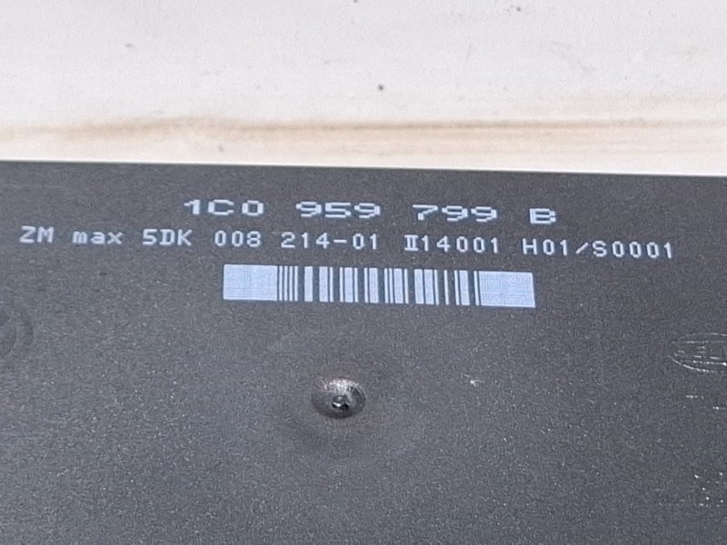 Recambio de centralita cierre para volkswagen passat referencia OEM IAM 1C0959799B  