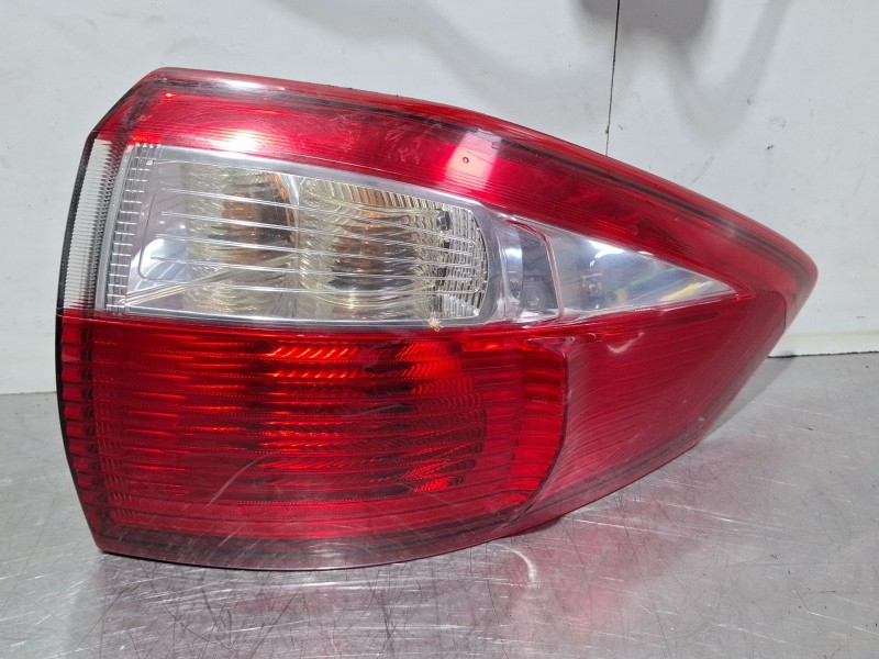 Recambio de piloto carrocería trasero derecho para ford cmax referencia OEM IAM 89502670  