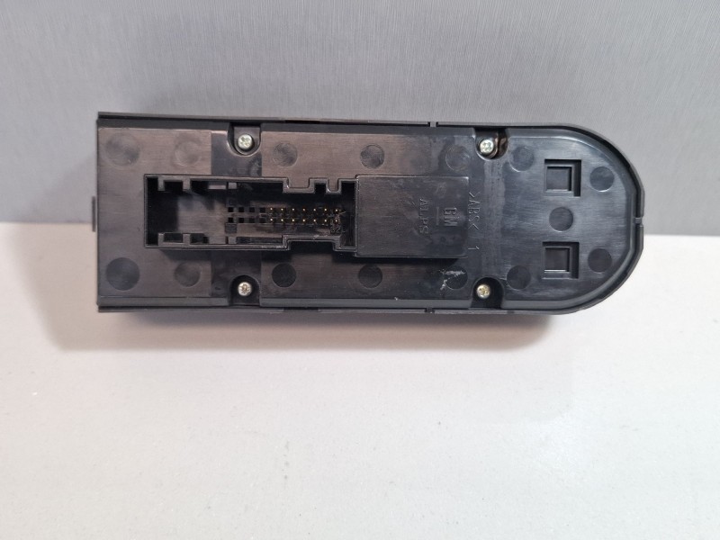 Recambio de mando elevalunas delantero izquierdo para opel astra referencia OEM IAM 13228706  