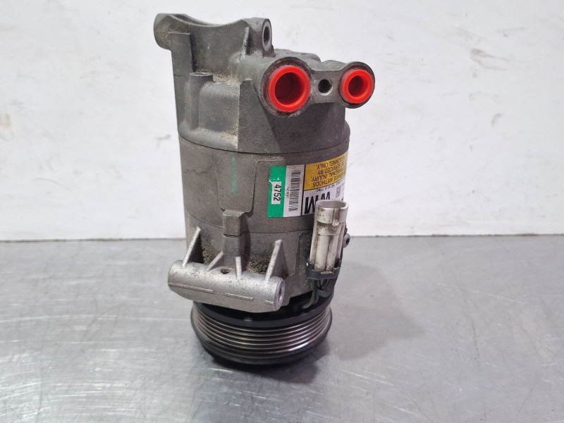 Recambio de compresor aire acondicionado para opel astra referencia OEM IAM 13124752  