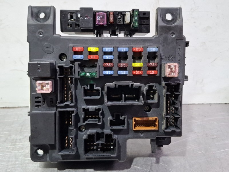 Recambio de caja reles / fusibles para mitsubishi outlander referencia OEM IAM 8637A313  