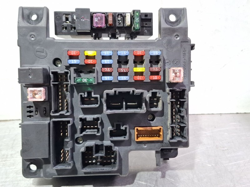 Recambio de caja reles / fusibles para mitsubishi outlander referencia OEM IAM 8637A313  
