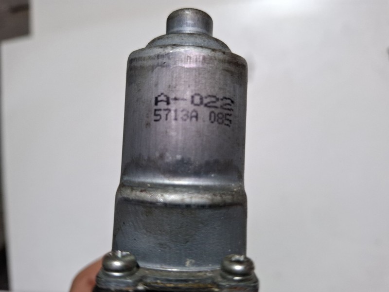 Recambio de motor elevalunas delantero izquierdo para mitsubishi outlander referencia OEM IAM 5713a085  