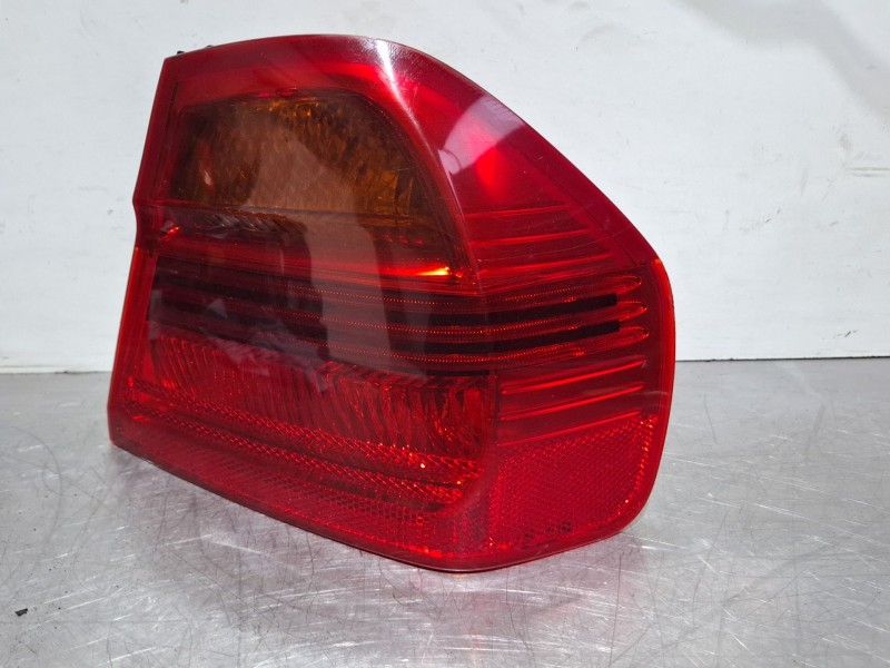 Recambio de piloto trasero derecho para bmw 320 d referencia OEM IAM 6937458  