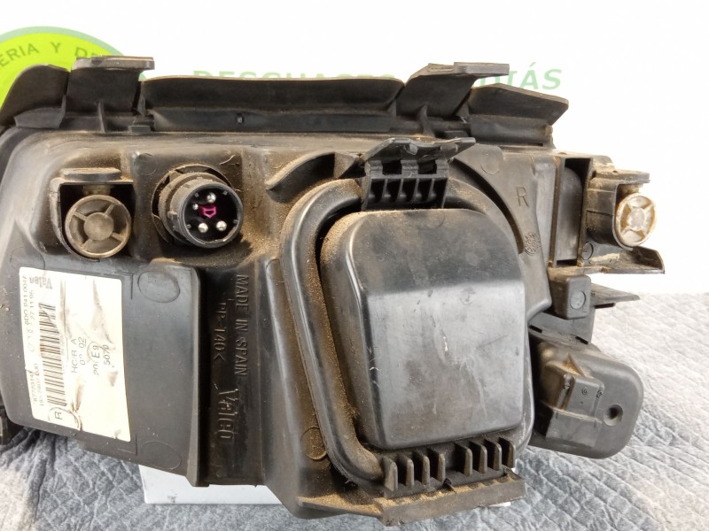 Recambio de faro delantero derecho para audi a4 referencia OEM IAM   