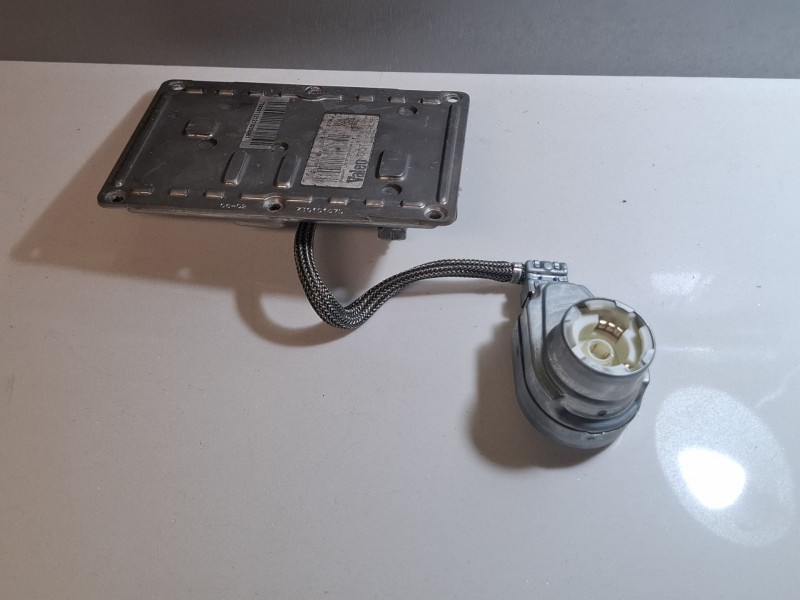 Recambio de centralita faros xenon para renault laguna referencia OEM IAM 73010157d  