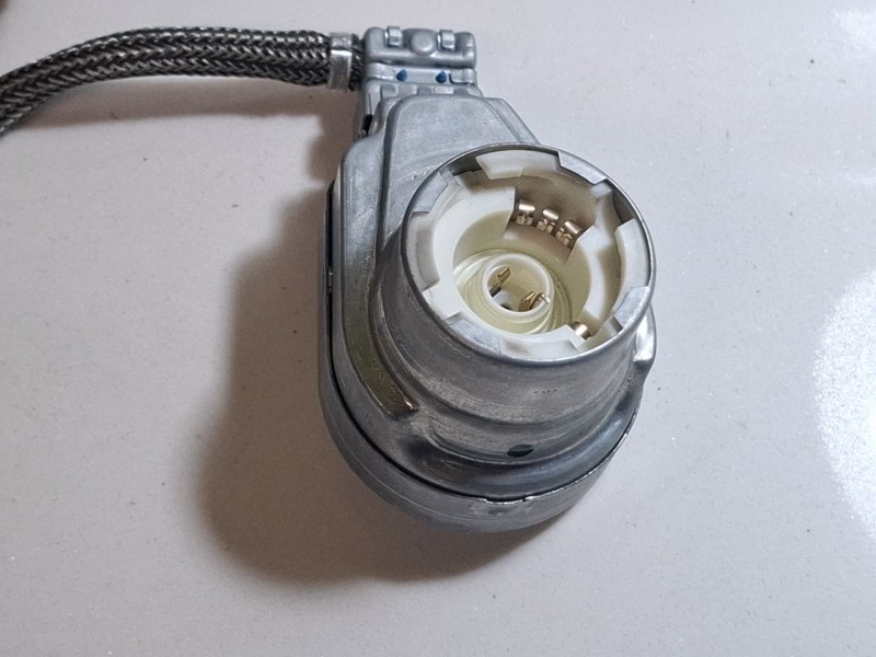 Recambio de centralita faros xenon para renault laguna referencia OEM IAM 73010157d  