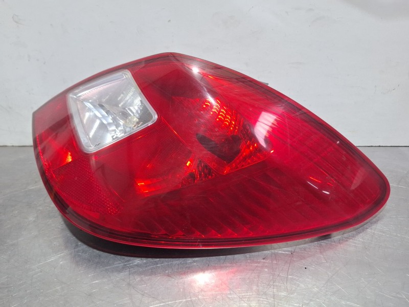 Recambio de piloto trasero derecho para opel corsa referencia OEM IAM   