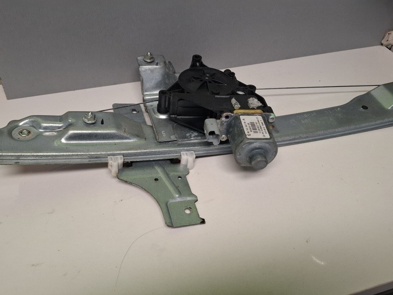 Recambio de elevalunas delantero derecho para peugeot 208 referencia OEM IAM 0130822702 / 9674254380  