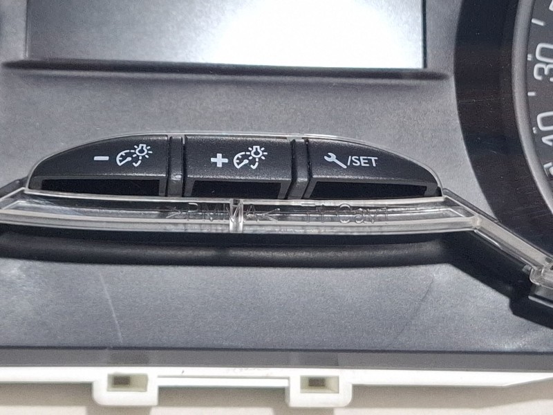 Recambio de cuenta kilometros para peugeot 208 referencia OEM IAM 981384878001  