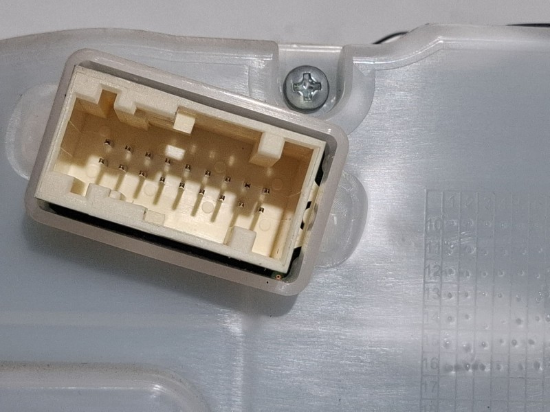 Recambio de cuenta kilometros para peugeot 208 referencia OEM IAM 981384878001  