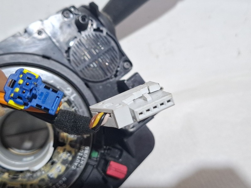 Recambio de mando multifuncion para peugeot 208 referencia OEM IAM 98154509zd00  