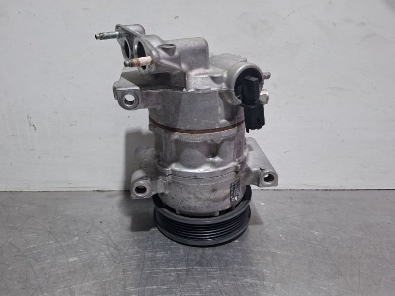 Recambio de compresor aire acondicionado para peugeot 208 referencia OEM IAM 9672247080  
