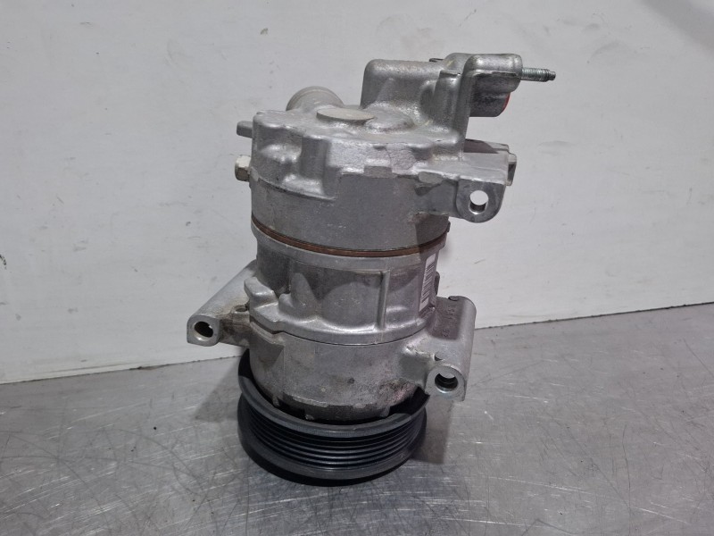 Recambio de compresor aire acondicionado para peugeot 208 referencia OEM IAM 9672247080  