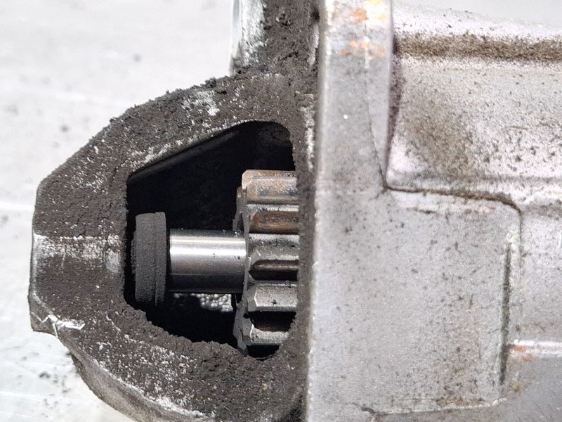 Recambio de motor arranque para dacia logan referencia OEM IAM 233003759R-B / 0001170647  