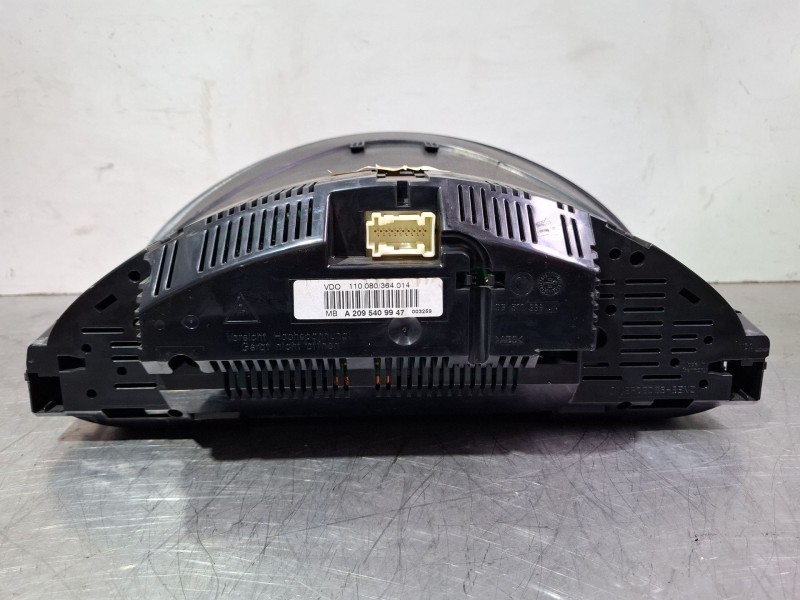 Recambio de cuenta kilometros para mercedes-benz clk referencia OEM IAM A2095409947  