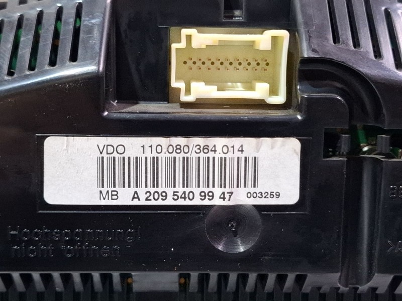 Recambio de cuenta kilometros para mercedes-benz clk referencia OEM IAM A2095409947  