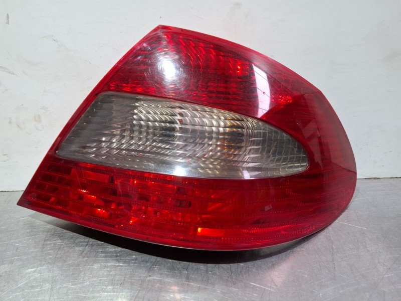 Recambio de piloto trasero derecho para mercedes-benz clk referencia OEM IAM A2098201664  