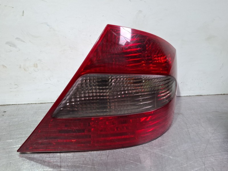 Recambio de piloto trasero derecho para mercedes-benz clk referencia OEM IAM A2098201664  