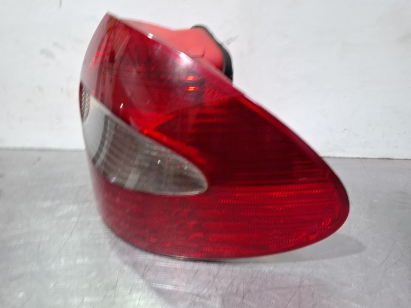 Recambio de piloto trasero derecho para mercedes-benz clk referencia OEM IAM A2098201664  