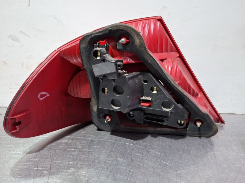 Recambio de piloto trasero derecho para mercedes-benz clk referencia OEM IAM A2098201664  