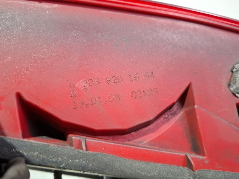 Recambio de piloto trasero derecho para mercedes-benz clk referencia OEM IAM A2098201664  