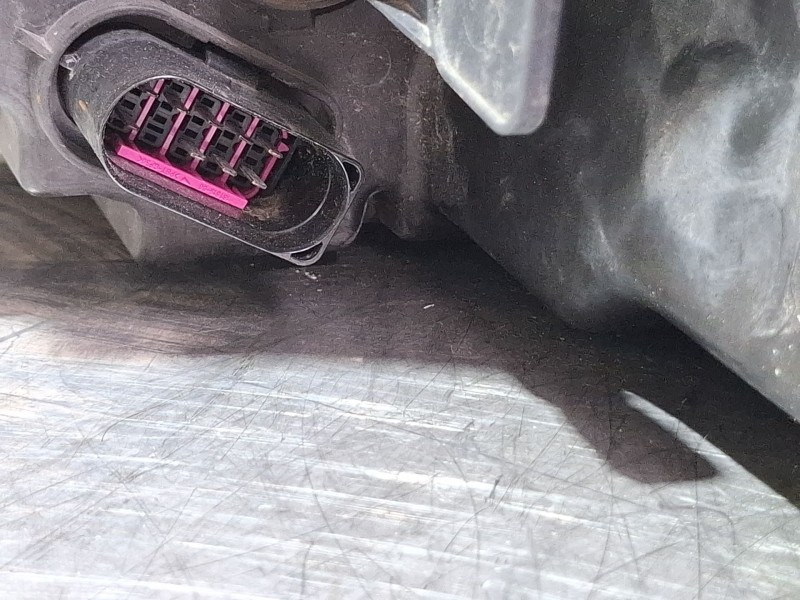 Recambio de faro delantero derecho para volkswagen caddy referencia OEM IAM 2K5941006A / 1EL01055102  