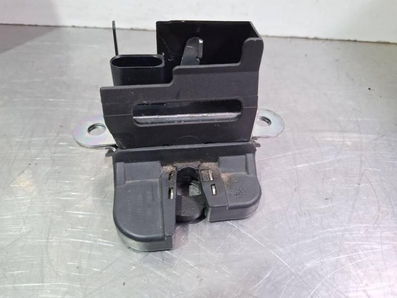 Recambio de cerradura maletero / porton para volkswagen golf referencia OEM IAM 3C9827645A  
