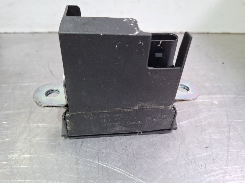 Recambio de cerradura maletero / porton para volkswagen golf referencia OEM IAM 3C9827645A  