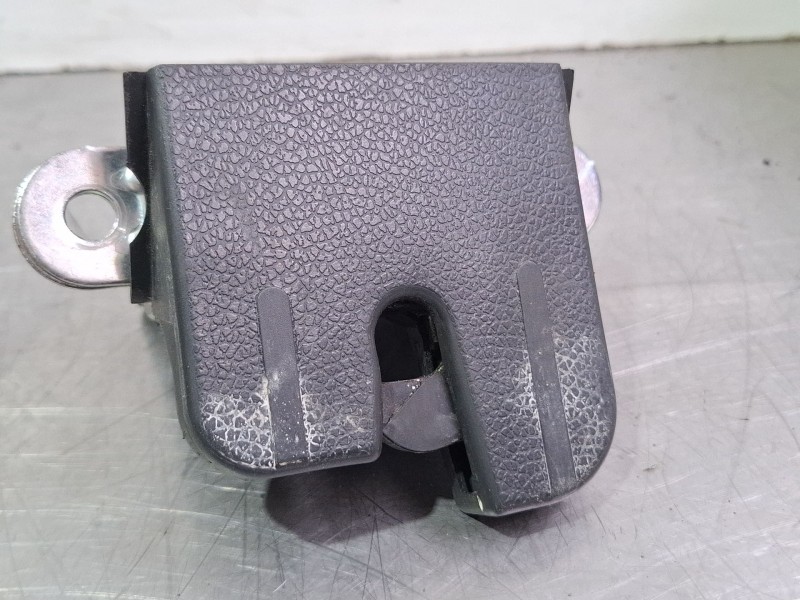 Recambio de cerradura maletero / porton para volkswagen golf referencia OEM IAM 3C9827645A  