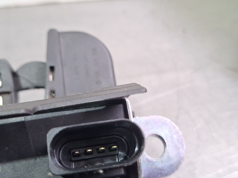 Recambio de cerradura maletero / porton para volkswagen golf referencia OEM IAM 3C9827645A  