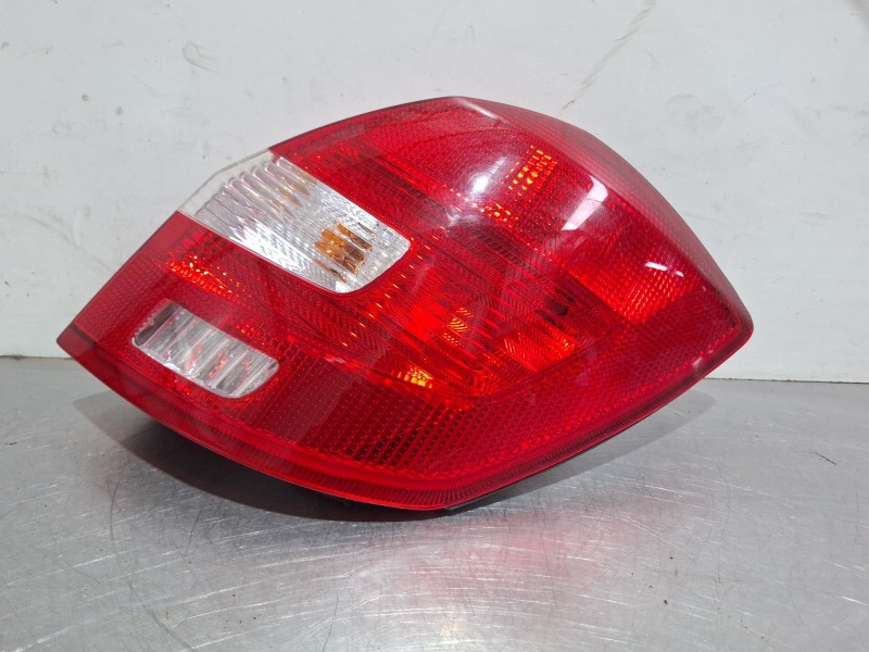 Recambio de piloto trasero derecho para skoda fabia referencia OEM IAM 5J6945096  