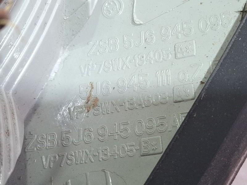 Recambio de piloto trasero izquierdo para skoda fabia referencia OEM IAM 5J6945111  