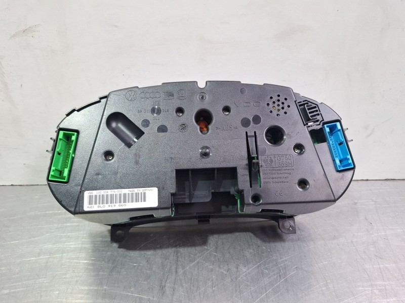 Recambio de cuenta kilometros para audi a3 referencia OEM IAM 88311245  