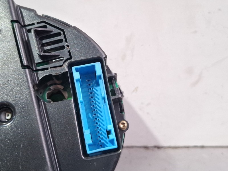 Recambio de cuenta kilometros para audi a3 referencia OEM IAM 88311245  