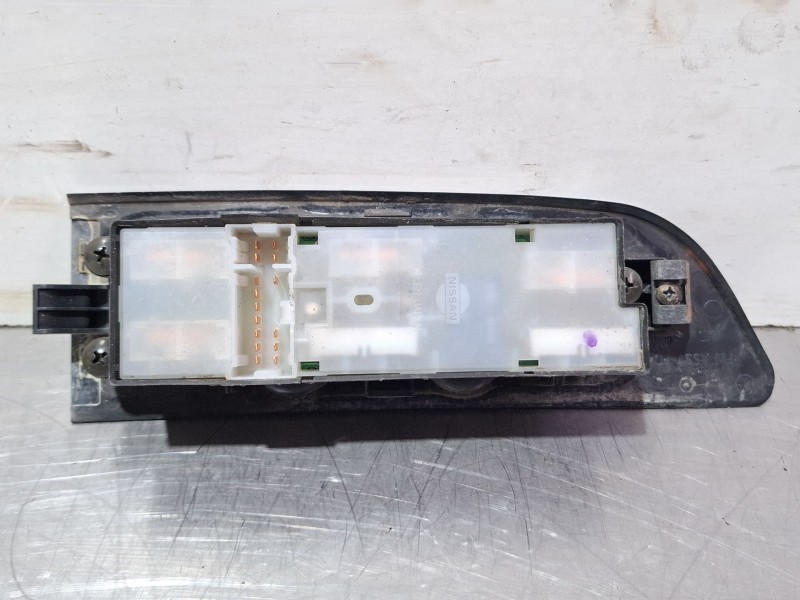 Recambio de mando elevalunas delantero izquierdo para nissan terrano ii (r20) 2.7 tdi 4wd referencia OEM IAM 809612X800  