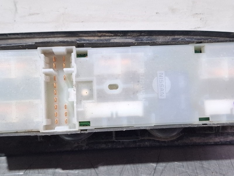 Recambio de mando elevalunas delantero izquierdo para nissan terrano ii (r20) 2.7 tdi 4wd referencia OEM IAM 809612X800  