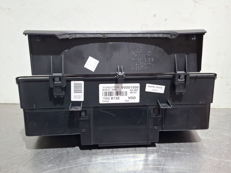 Recambio de cuenta kilometros para volkswagen touran referencia OEM IAM 1T0920873E  