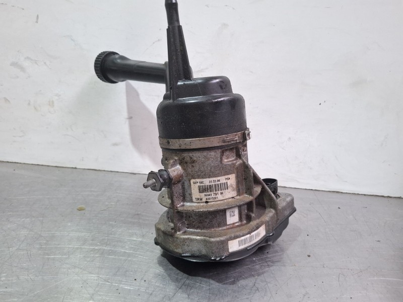 Recambio de bomba servodireccion para peugeot 308 referencia OEM IAM 9684979180  