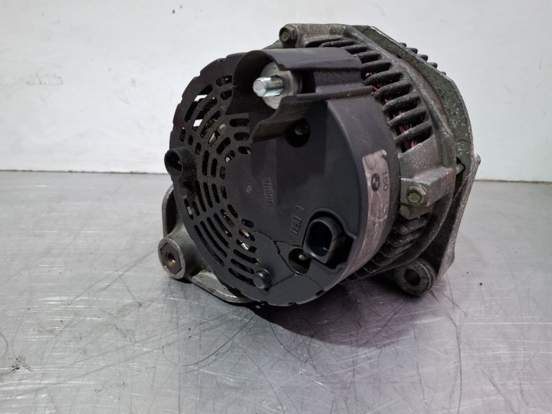 Recambio de alternador para bmw 318 referencia OEM IAM 7788222 / 2542602C  